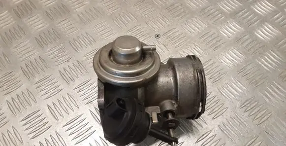Volkswagen Touareg I EGR valve 070128070C 070128073