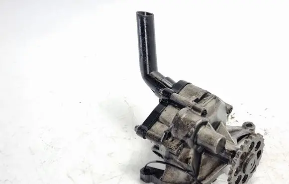 Mercedes-Benz Sprinter W901 W902 W903 W904 Oil pump 6061810801