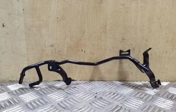 Volkswagen PASSAT B8 Engine coolant pipe/hose 04L121070AB