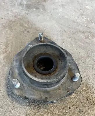 Toyota Avensis T220 Front upper strut mount 