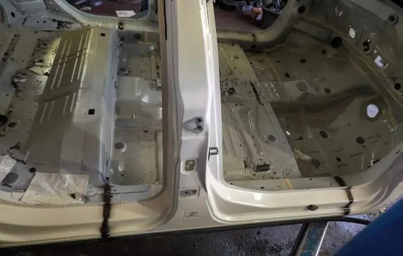 Citroen C4 III e-C4 Pillar (middle) 