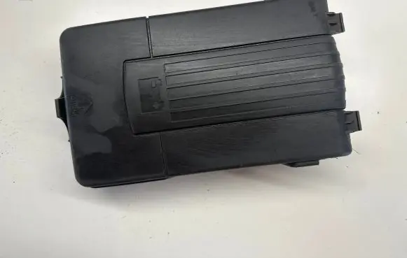 Volkswagen PASSAT B7 Battery box tray cover/lid 3C0915443A