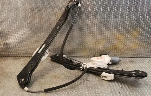 BMW 1 E81 E87 Front door electric window regulator 7067795
