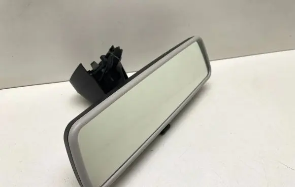 Volkswagen Touran II Rear view mirror (interior) E1021065
