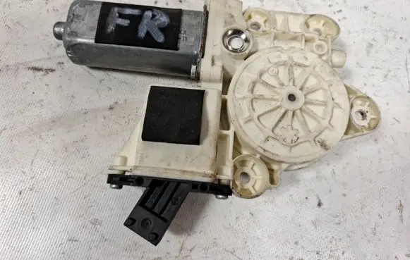 Opel Vectra C Front door window regulator motor 9178988 106046103