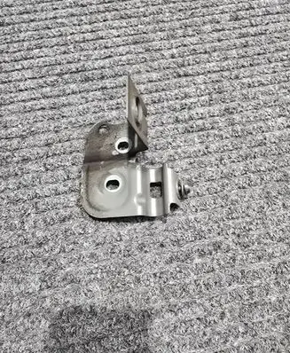 Audi Q7 4M Fender mounting bracket 4M0821168
