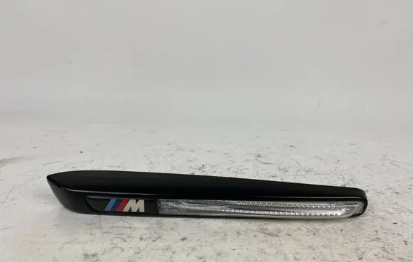 BMW X5M E70 Front fender indicator light 7218421