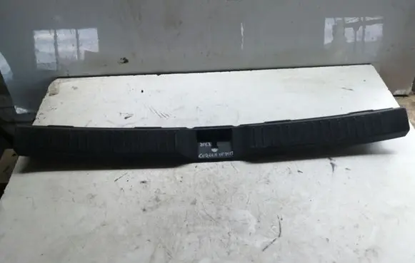 Toyota Corolla Verso AR10 Trunk/boot sill cover protection 647160F010