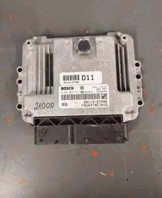 KIA Carens II Engine control unit/module 3911327486 0281015411