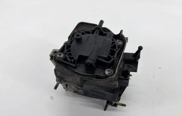 Ford Kuga I Fuel filter housing 9813802280