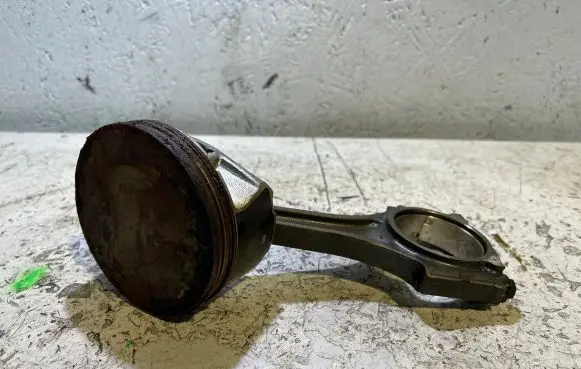Dodge Challenger Piston with connecting rod