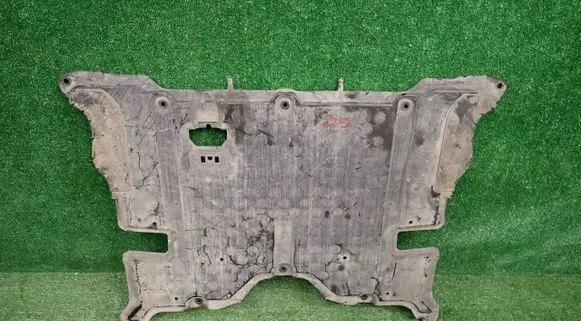 Mercedes-Benz GLC C254 Engine splash shield/under tray AA10668