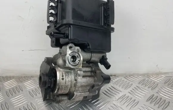 Mercedes-Benz C W204 Power steering pump A0064661501