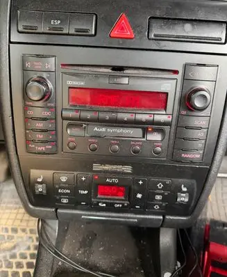 Audi A3 S3 8L Radio/CD/DVD/GPS head unit 8D0035195 CQLA1820L 046802