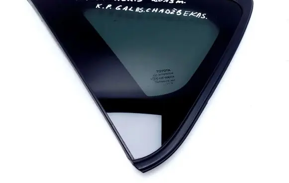 Toyota Auris E180 Rear side window