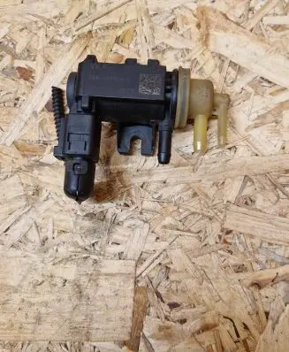 Volkswagen Touran II Turbo solenoid valve 1K0906627B 28215 4011464A