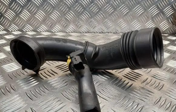 Citroen DS3 Turbo air intake inlet pipe/hose 9683725080