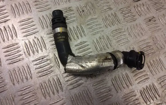 Ford Kuga II Engine coolant pipe/hose dg9318k580ed