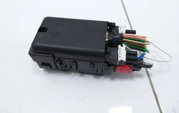 Citroen C4 II Picasso Fuse module 018014781