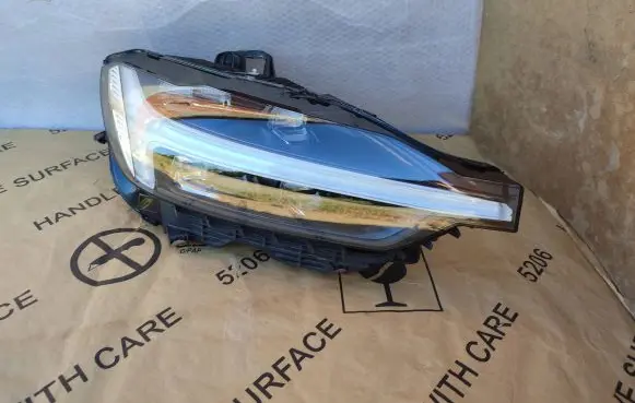 Volvo XC60 Headlight/headlamp 32342517 10604BTAAB 2000000072364