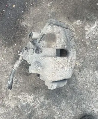 Volkswagen PASSAT B6 Front brake caliper