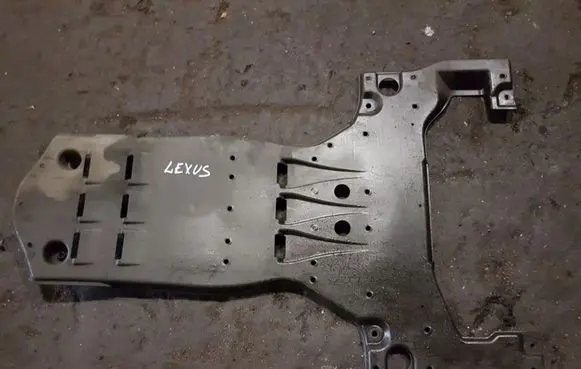 Lexus IS 220D-250-350 Engine splash shield/under tray