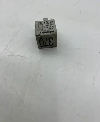 Volkswagen PASSAT B5 Other relay 8D0951253 85218751 864003031