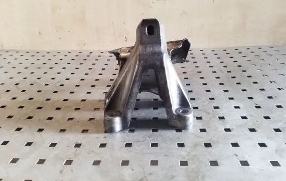 Audi A6 C7 Engine mounting bracket 8K0199307BJ