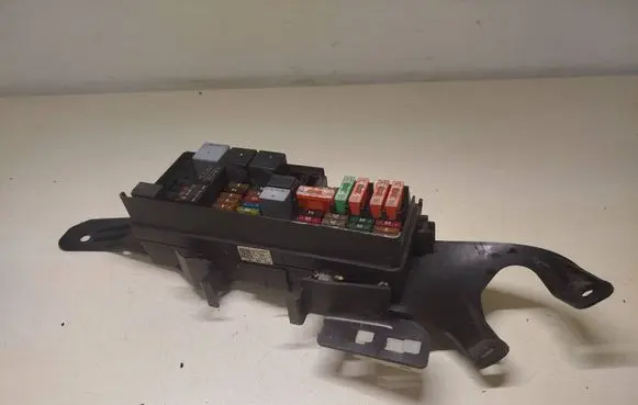 Mercedes-Benz GL X164 Fuse module a1645402372