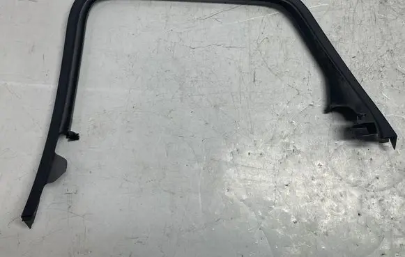 Opel Astra J Rear door glass trim molding 13264860