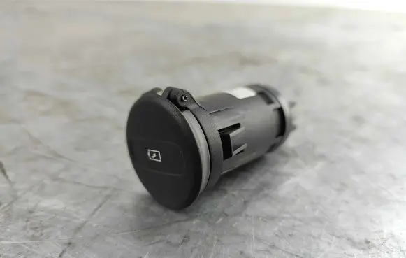 Volvo XC60 USB socket connector 32231928 32371568