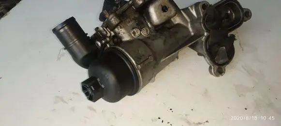 Oil filter mounting bracket