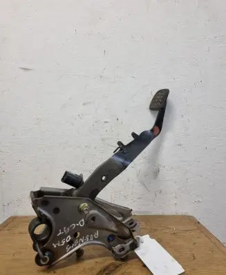 Toyota Avensis T250 Brake pedal
