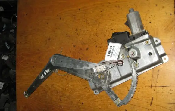 Opel Tigra A Front door window regulator with motor