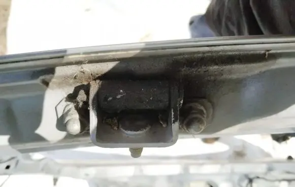 Nissan Primera Tailgate/trunk/boot hinge