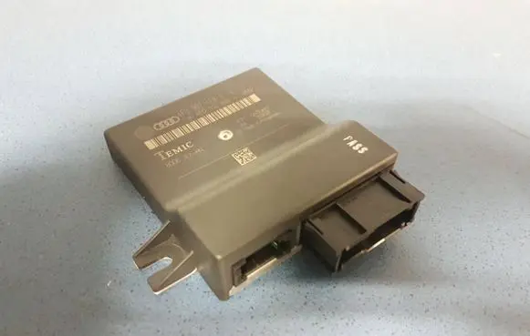 Audi A6 S6 C6 4F Gateway control module 4F0907468D 4F0910468A