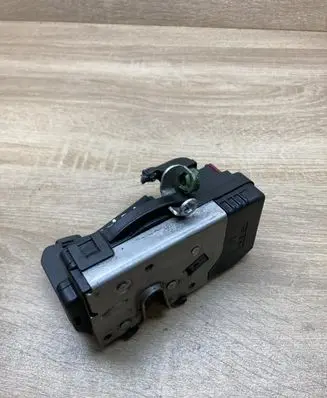 Opel Zafira A Front door lock 24444015