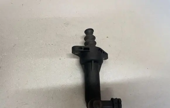 Clutch slave cylinder