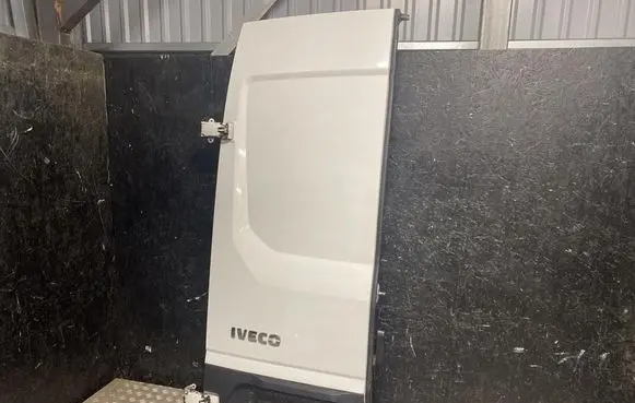 Iveco Daily 6th gen Rear door 