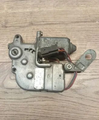 Volkswagen PASSAT B3 Sunroof motor/actuator 357877795 0130821812