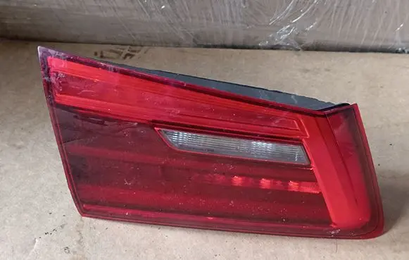 Tailgate rear/tail lights