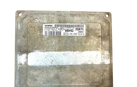 Ford Fiesta Engine control unit/module 4S6112A650SD S120977015F