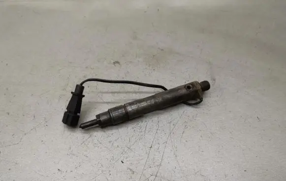 Audi A4 S4 B5 8D Fuel injector 028130201S