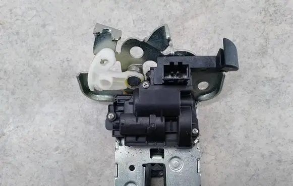 Audi A3 S3 8P Tailgate lock latch 8K9827505A