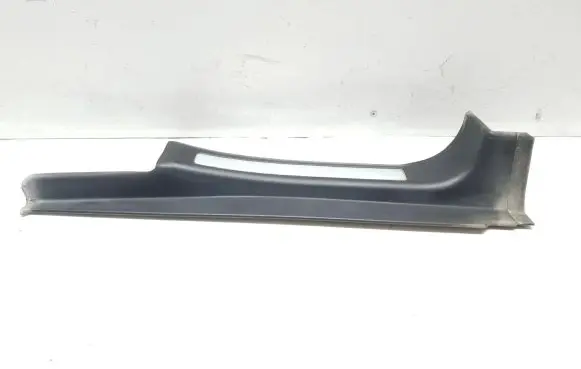 Mercedes-Benz C W203 Side skirt front trim A2036801035