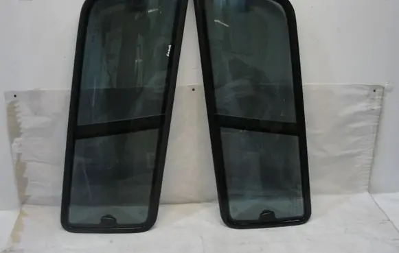 Volkswagen Amarok Rear windscreen/windshield window 