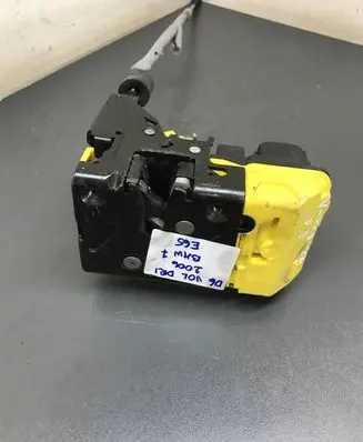 Volvo XC70 Front door lock
