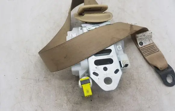 Lexus IS 220D-250-350 Front seatbelt J090331