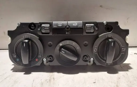 Volkswagen Golf V Climate control unit 74730951 53701A10