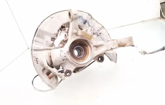 Toyota Avensis T250 Front wheel hub spindle knuckle 43212 8954302040